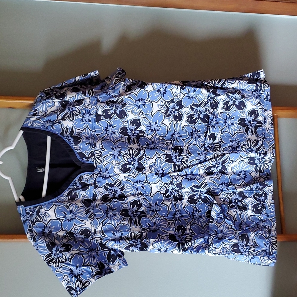 Hawaiian prints scrub top 2XL